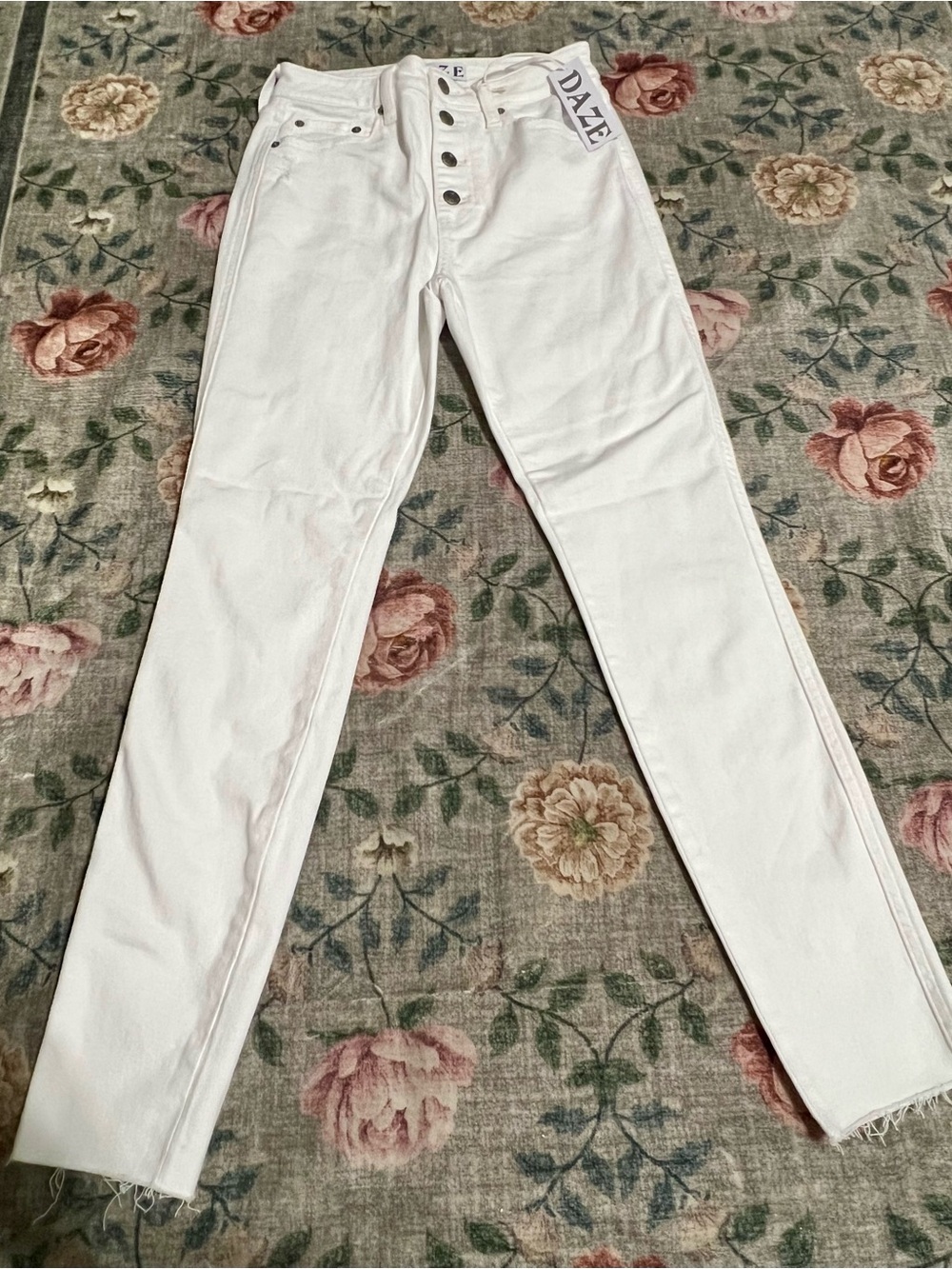 Women’s Daze Denim high waisted distressed White button fly skinny jeans Size 27